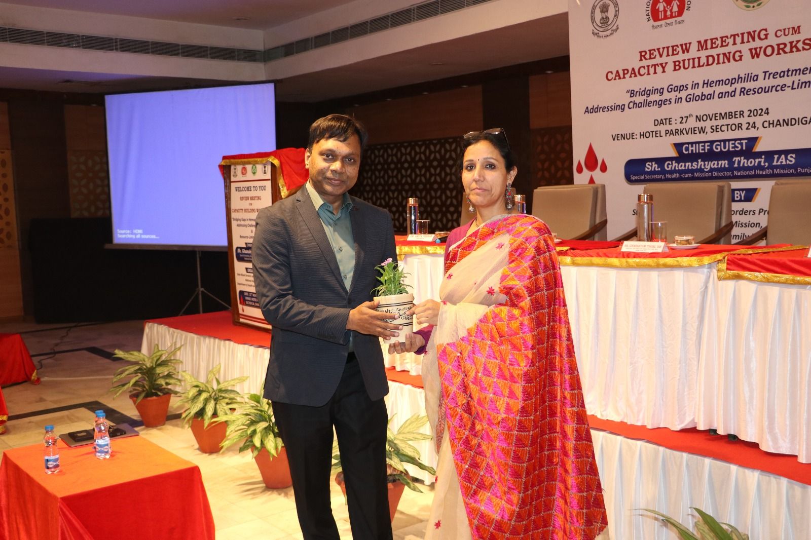 Pravesh Singh on stage with Sh. Ghanshyam Thori, IAS in Chandigarh